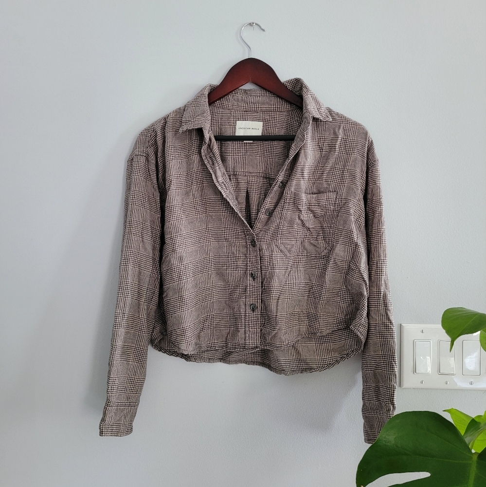 American Eagle cropped button up SOFT!